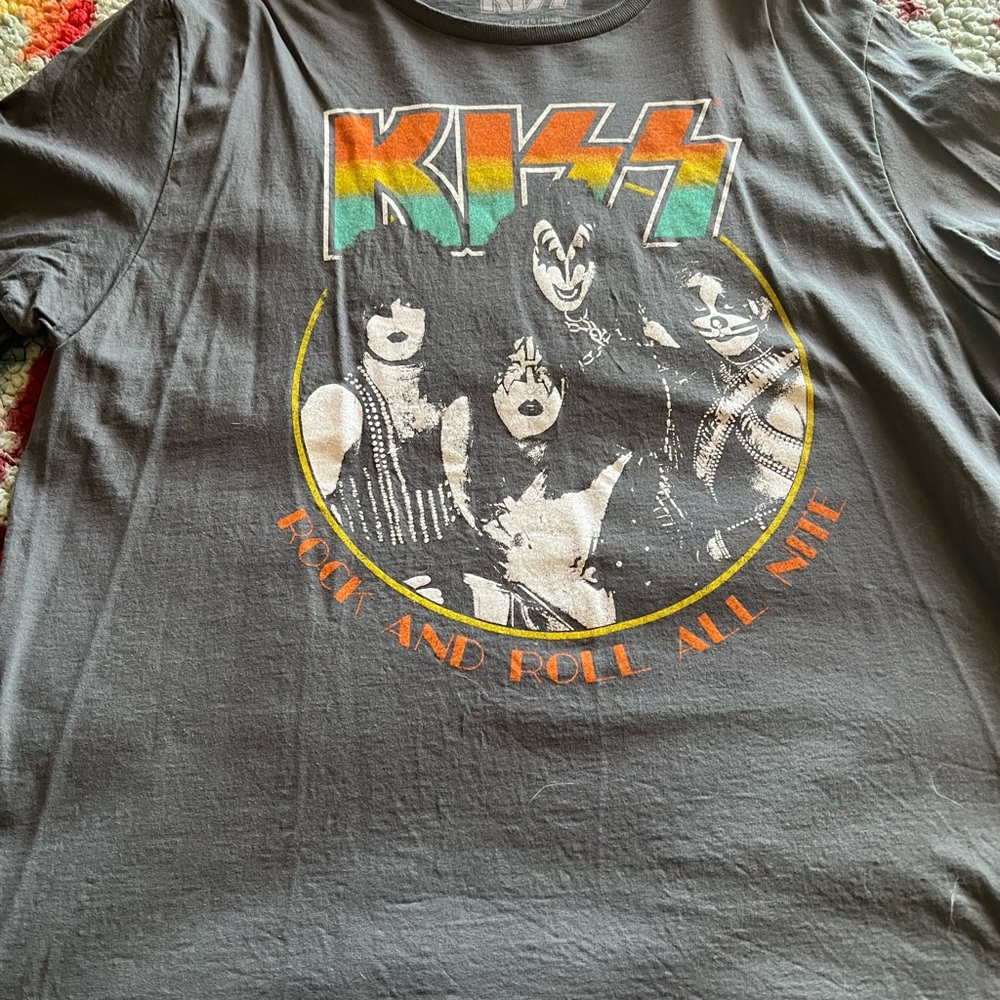 Kiss graphic tee